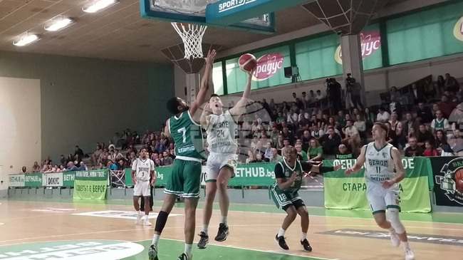 Американецът Брет Рийд се завърна в баскетболния Берое