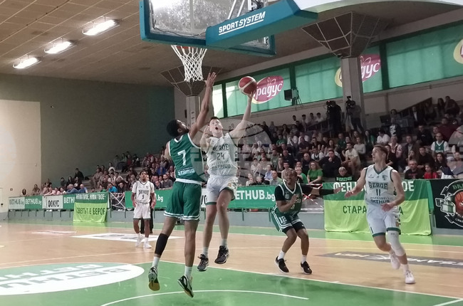 Американецът Брет Рийд се завърна в баскетболния Берое