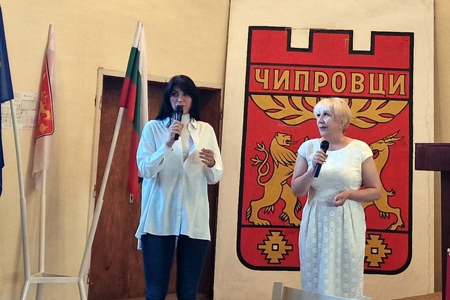 За магията на шевицата, на словото и на рода разказваха потомки на Бенковски в едно от събитията на фестивала на килима в Чипровци