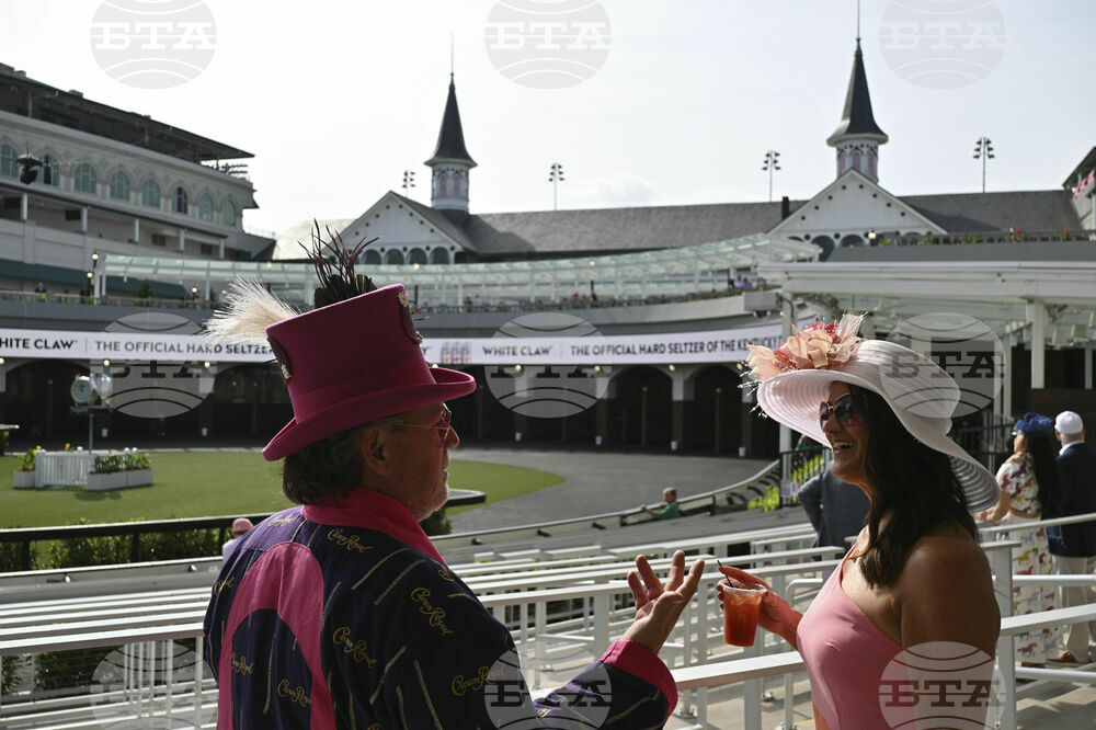 Kentucky Oaks Horse Racing