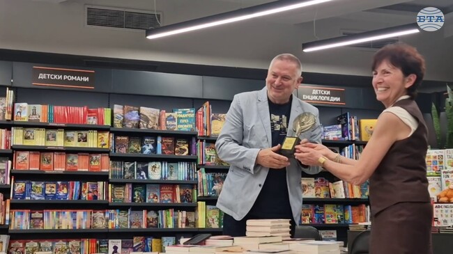 „Цветето на Хеликон“ е от най-хубавите награди, каза пред БТА писателят Георги Господинов