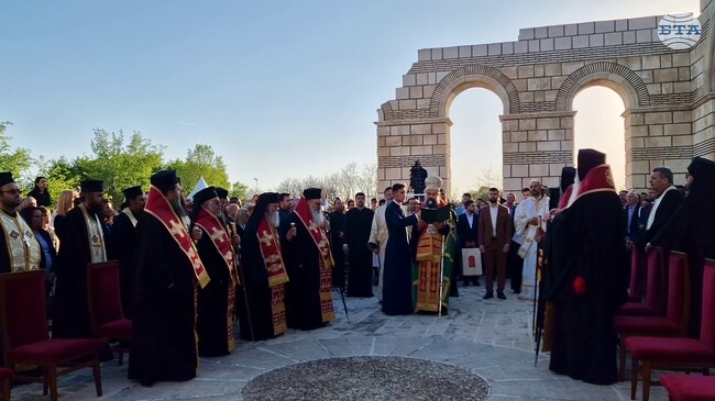 Българският патриарх и Софийски митрополит Даниил отслужи молебен в двора на Голямата базилика в Плиска