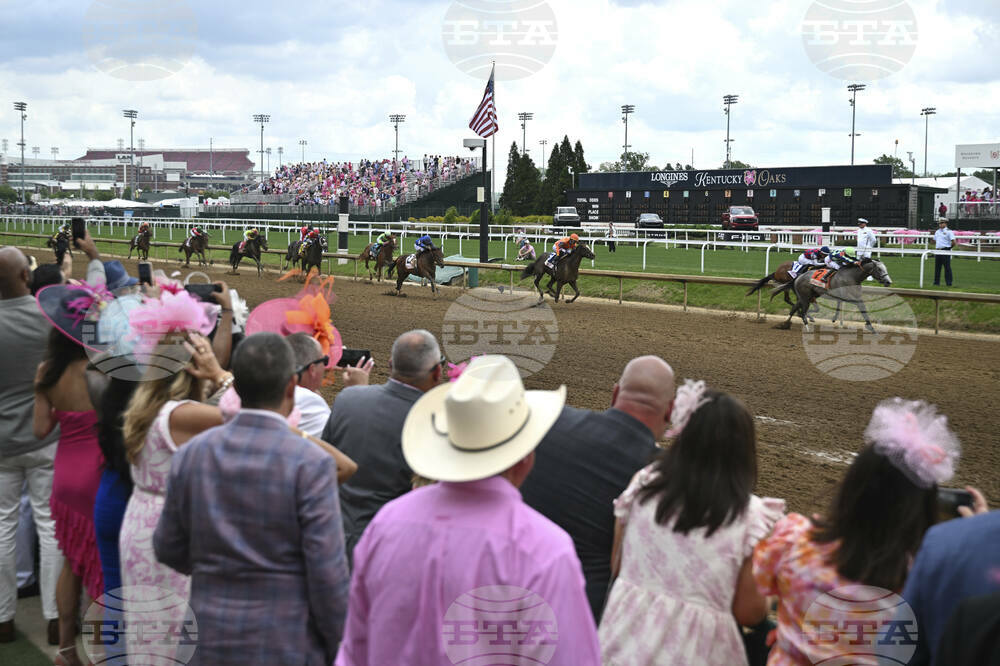 Kentucky Oaks Horse Racing