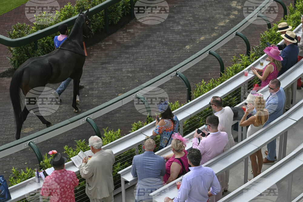 Kentucky Oaks Horse Racing