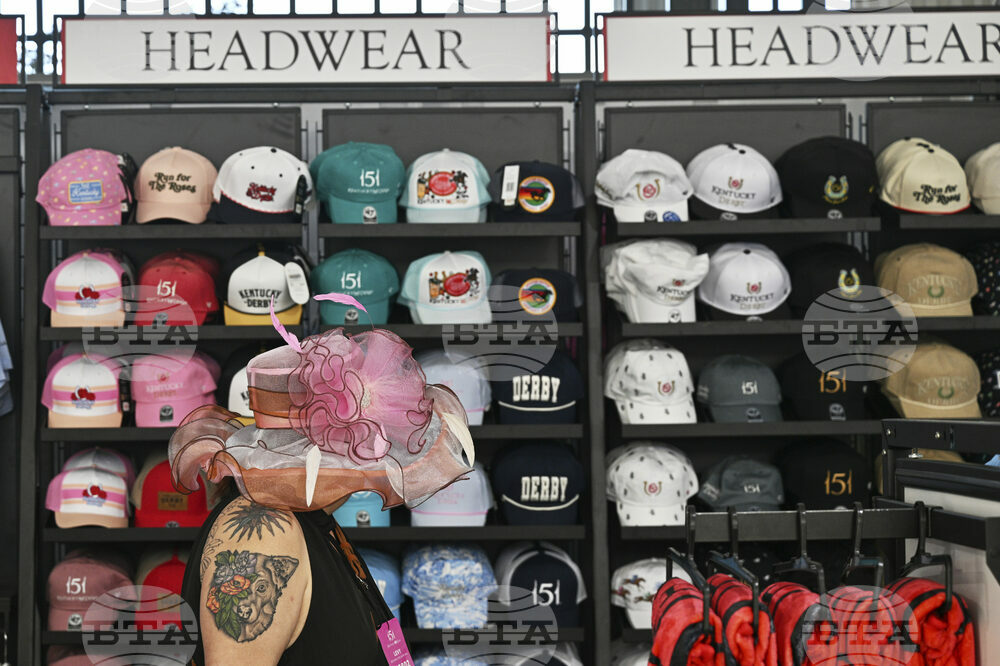 Kentucky Derby Horse Racing Fashion Photo Gallery