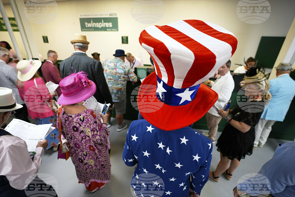 Kentucky Derby Horse Racing Fashion Photo Gallery