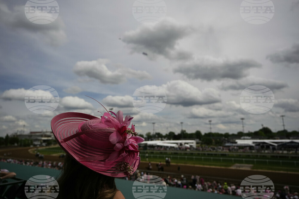 Kentucky Derby Horse Racing Fashion Photo Gallery