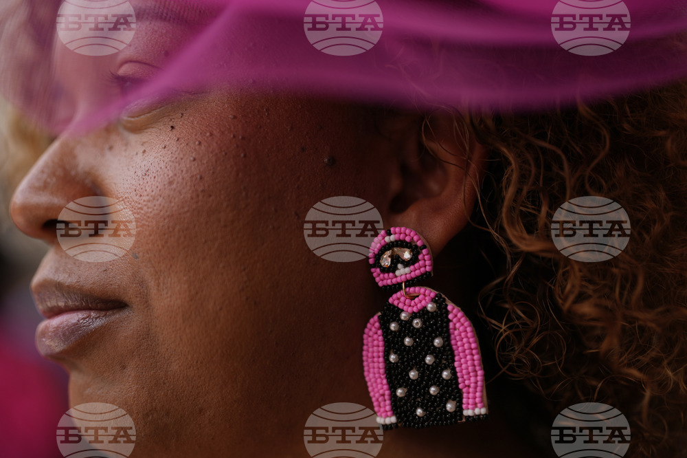Kentucky Derby Horse Racing Fashion Photo Gallery