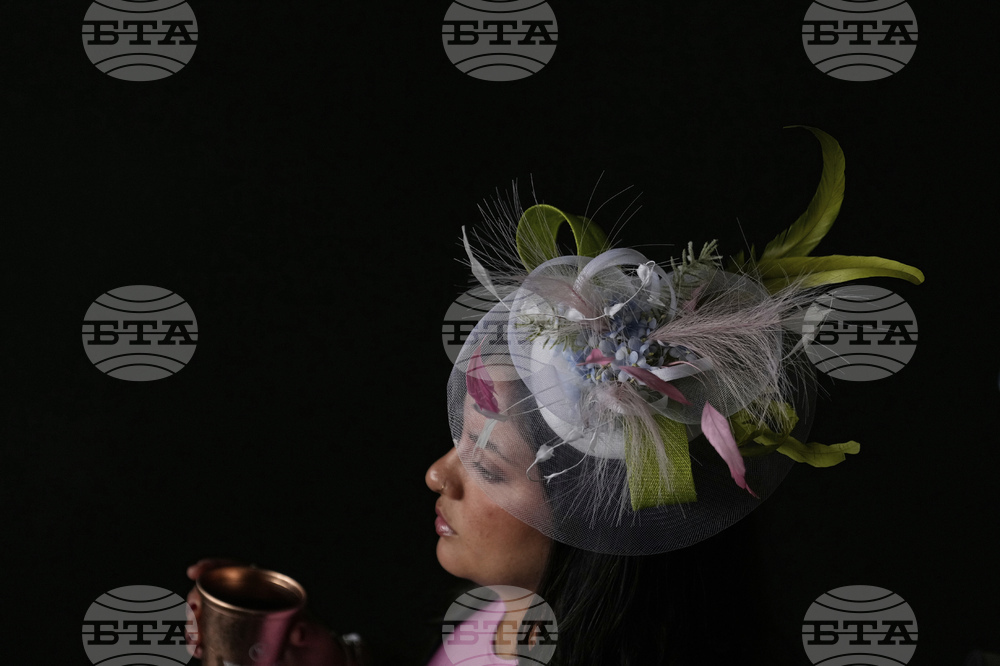 Kentucky Derby Horse Racing Fashion Photo Gallery