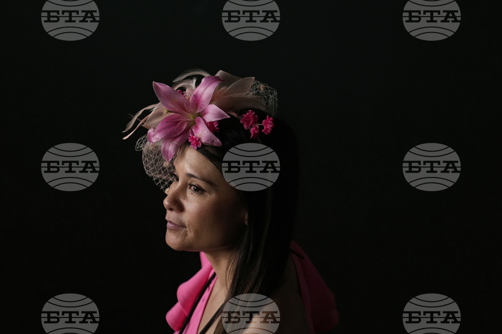 Kentucky Derby Horse Racing Fashion Photo Gallery