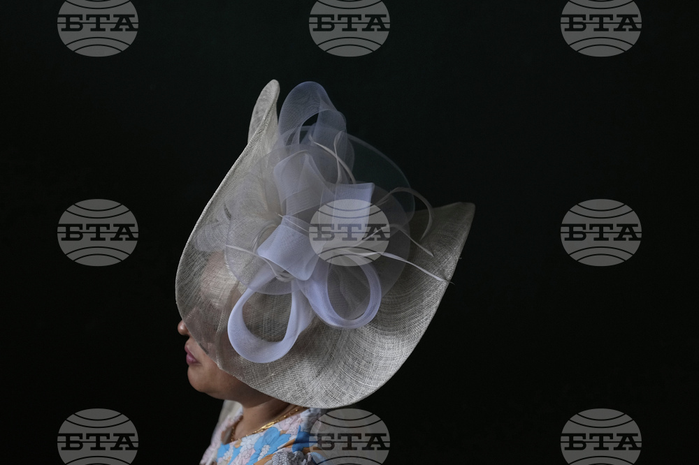 Kentucky Derby Horse Racing Fashion Photo Gallery