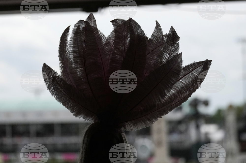 Kentucky Derby Horse Racing Fashion Photo Gallery