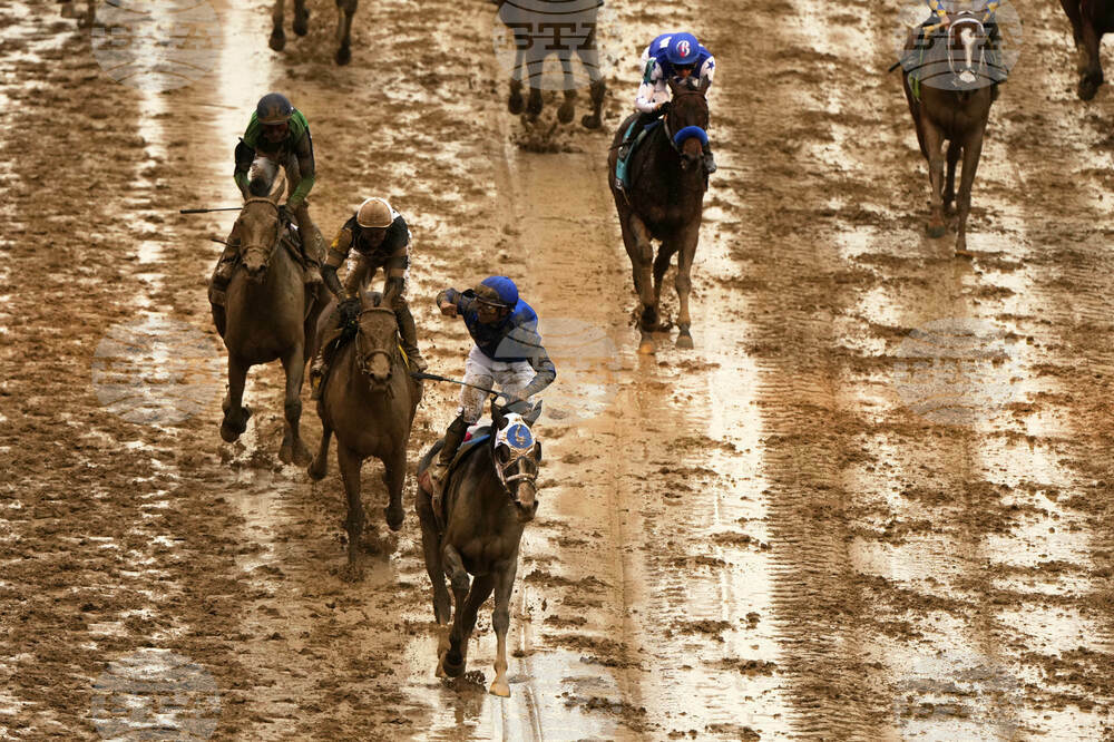 Kentucky Oaks Horse Racing