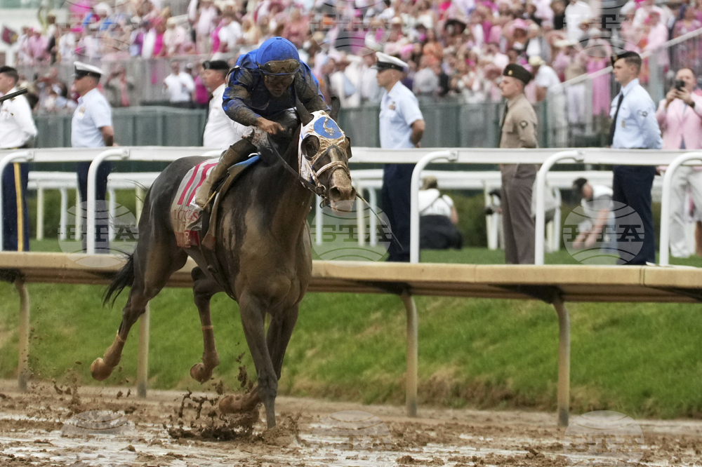 Kentucky Oaks Horse Racing