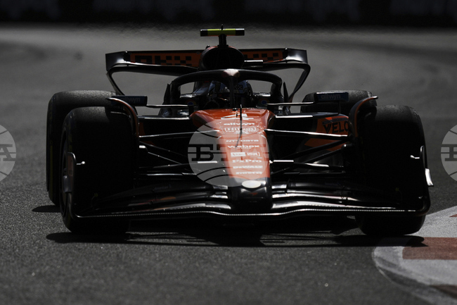 Ландо Норис от МакЛарън спечели хаотичното спринтово състезание за Гран при на Маями във Формула 1