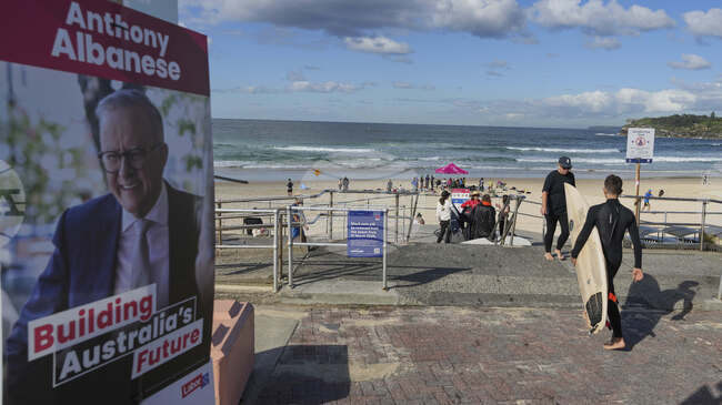 Двама задържани след сигнали за изстрели и ранени на плажа Бонди в Сидни 