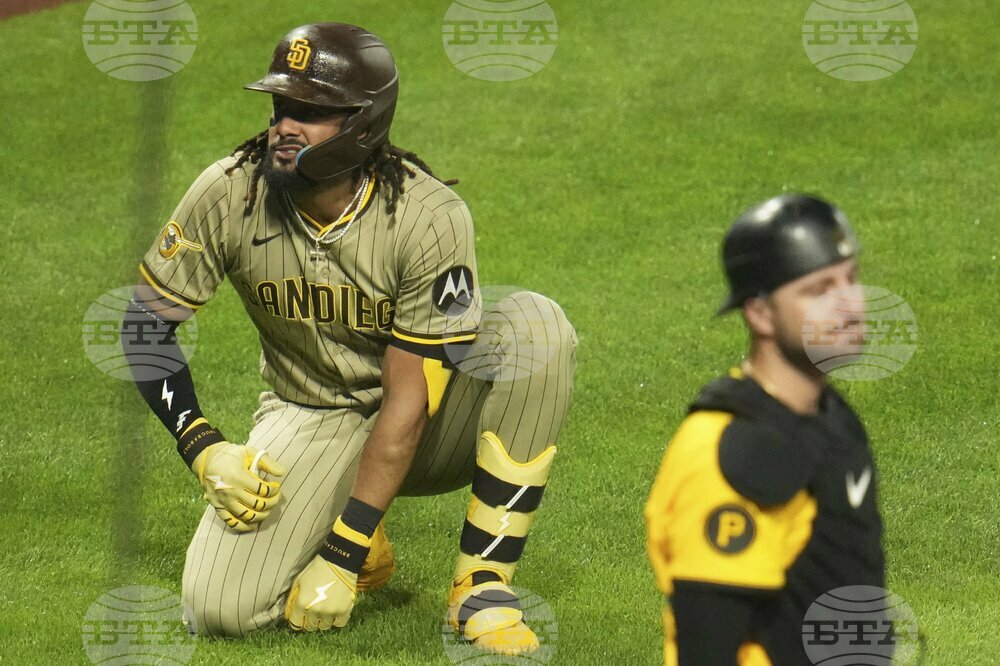 Padres Pirates Baseball
