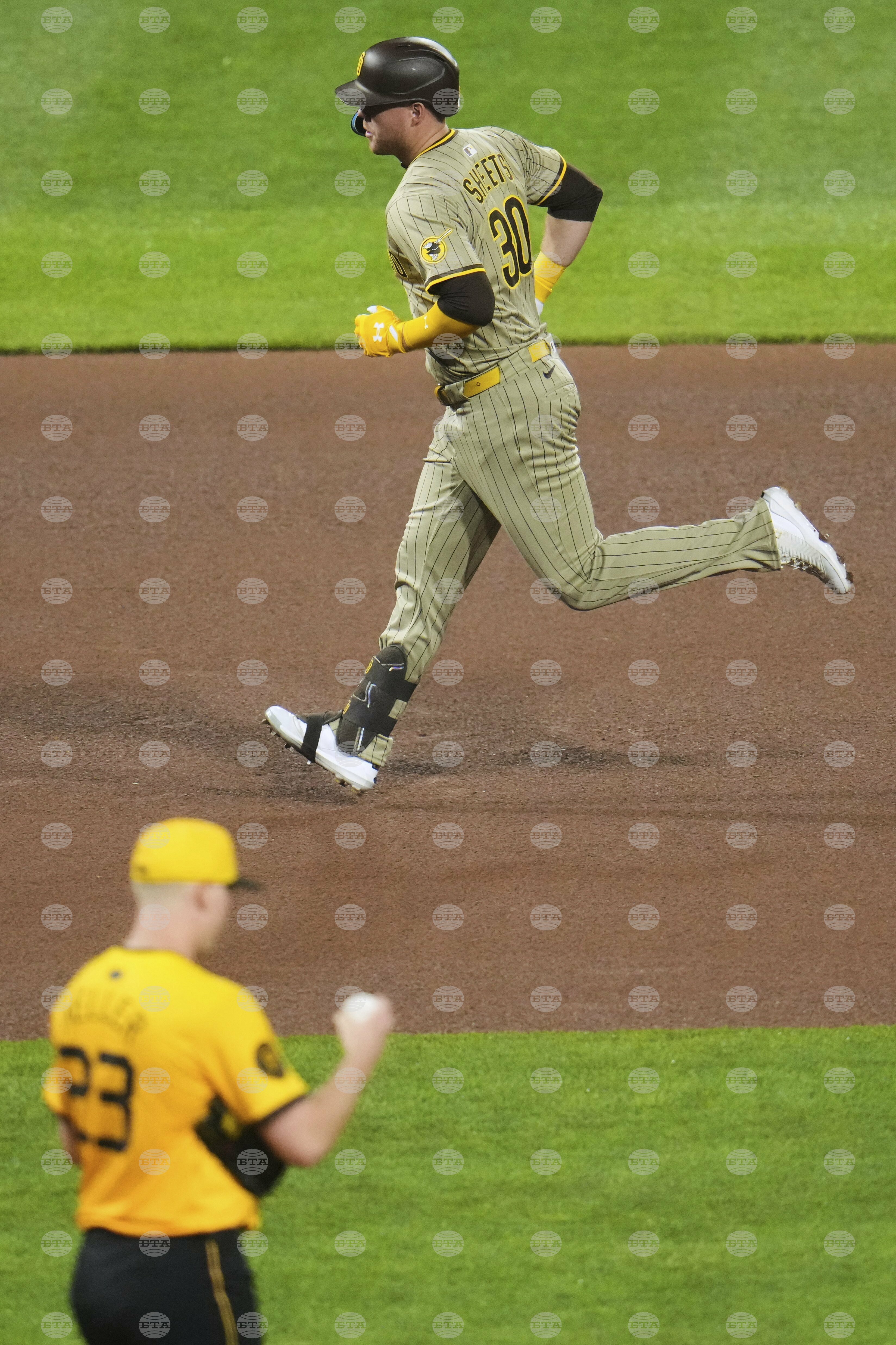 Padres Pirates Baseball