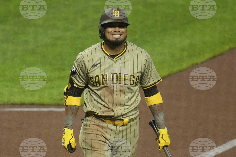 Padres Pirates Baseball
