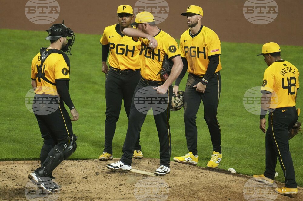 Padres Pirates Baseball