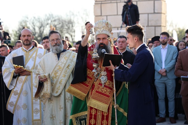 Областна администрация Русе: Драгомир Драганов участва в церемония в Плиска, посветена на годишнините от покръстването и създаването на глаголицата 