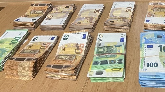 Undeclared Currency worth Nearly BGN 120,000 Found in Driver's Bed at Lesovo Checkpoint 