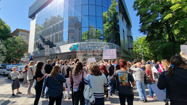 Продължителността на анестезията на 6-годишния Ангел е била обичайна, но са настъпили неочаквани усложнения, посочват от частната клиника в Пловдив