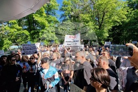 Пловдив - протест - дете - клиника