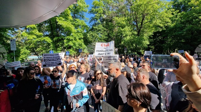 Ефективни присъди и законови промени поискаха протестиращи след смъртта на 6-годишно дете в Пловдив