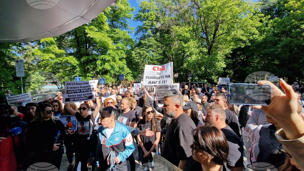 Пловдив - протест - дете - клиника