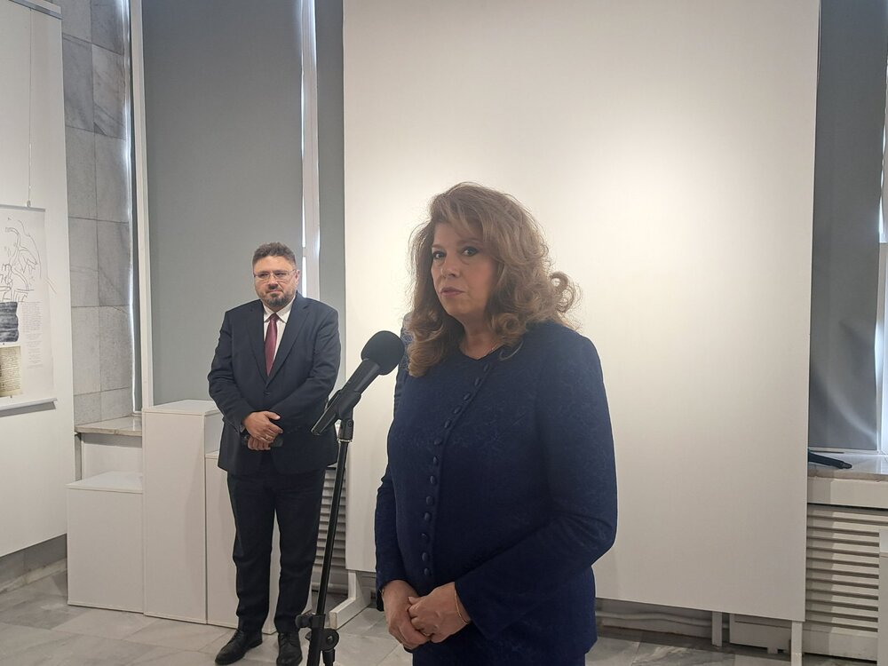 Община Шумен: Кметът и вицепрезидентът откриха изложбата "Азбука и история"