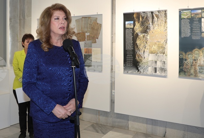 Vice President Iotova Opens Alphabet and History Exhibition at Shumen Regional Library 
