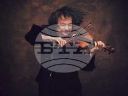 Сергей Крилов пристига начело на Литовския камерен оркестър. Снимка: Организаторите на събитието