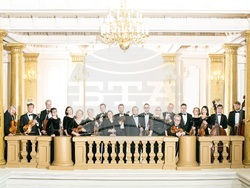 Сергей Крилов пристига начело на Литовския камерен оркестър. Снимка: Организаторите на събитието