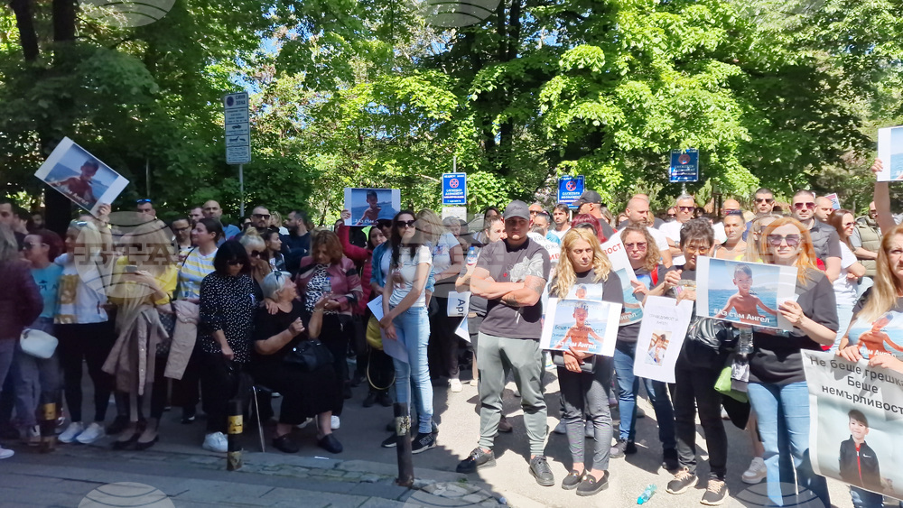 Пловдив - протест - дете - клиника