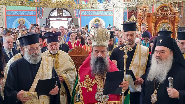 Patriarch Daniil Officiates Prayer Service in Shumen 