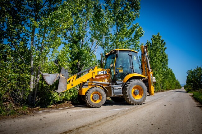 Община Пазарджик започна почистване от крайпътна растителност по ключови участъци от общинската пътна мрежа