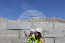 Проект за рециклиране на строителни отпадъци - откриване