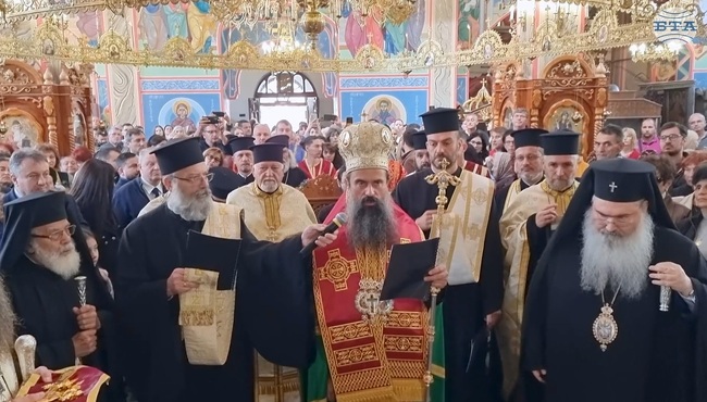 Патриарх Даниил отслужи молебен в храма „Св. Три Светители“ в Шумен