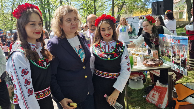 National Assembly Chair Kiselova Attends First Sredna Gora Folklore Festival
