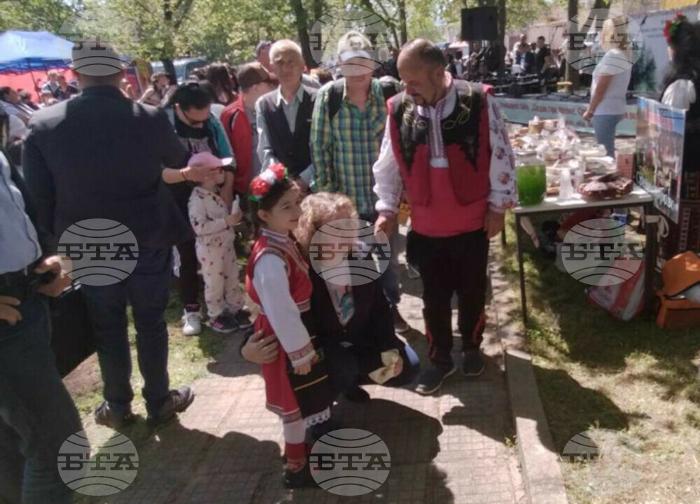 Председателят на Народното събрание Наталия Киселова откри първото издание на фолклорния събор „Средна гора зеленее, Средногорово песен пее“