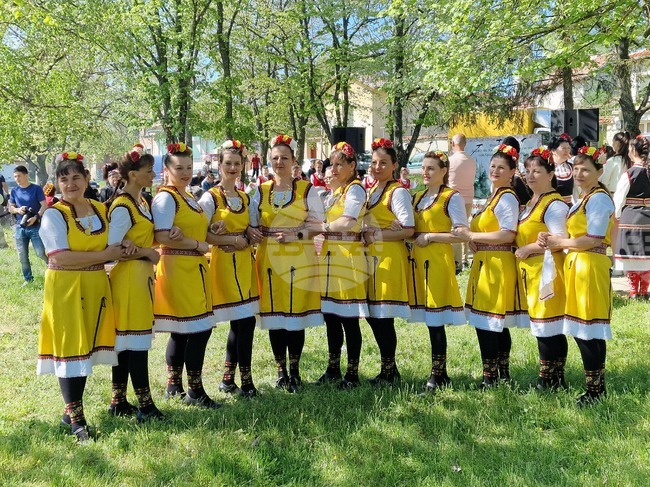 Над 400 участници се включиха в първия фолклорен събор "Средна гора зеленее, Средногорово песни пее"