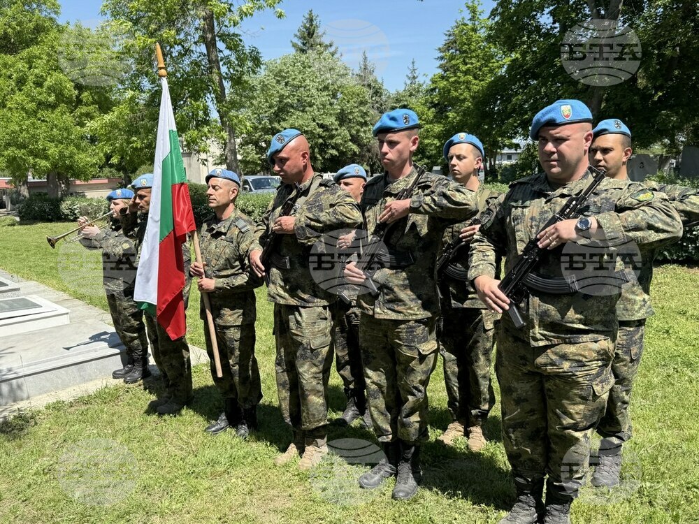 Община Русе: Пет военни залпа отбелязаха 20-годишнината от гибелта на офицерски кандидат Валентин Донев в Ирак