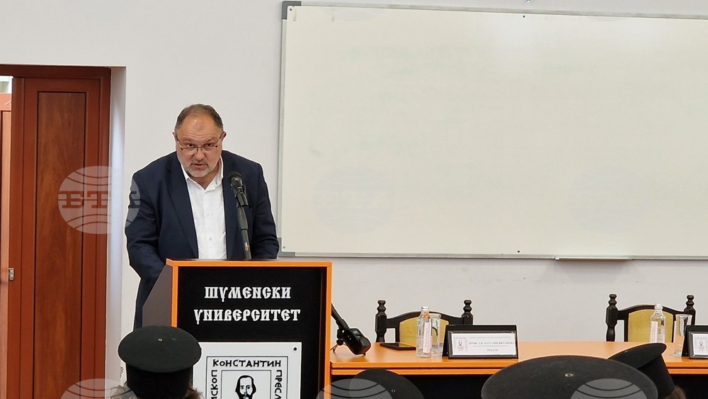 Проф. д-р Павел Павлов изнесе доклад за владетеля, църквата и писмеността в Шуменския университет