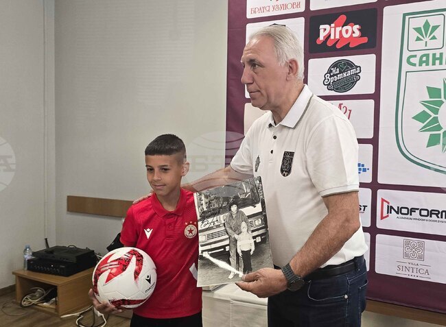 "Ние като родители трябва да върнем децата към спорта", каза в Сандански легендарният Христо Стоичков