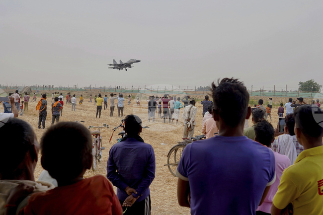 ПТИ: Индийската полиция задържа мъж по подозрение, че е извършвал шпионаж във военновъздушната база база "Амбала" в полза на Пакистан 