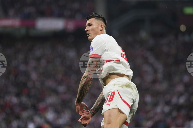 Манчестър Юнайтед подобри офертата си за Бенямин Шешко