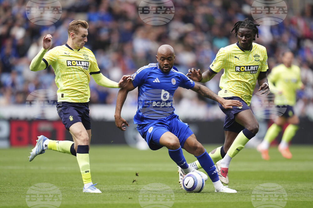 Лестър надви Саутхямптън след травма на съдията, Евертън не успя да победи Ипсуич във Висшата лига