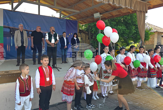 Международният кулинарно-фолклорен фестивал „Гергьовден“ се провежда за 15-и път в село Антимово