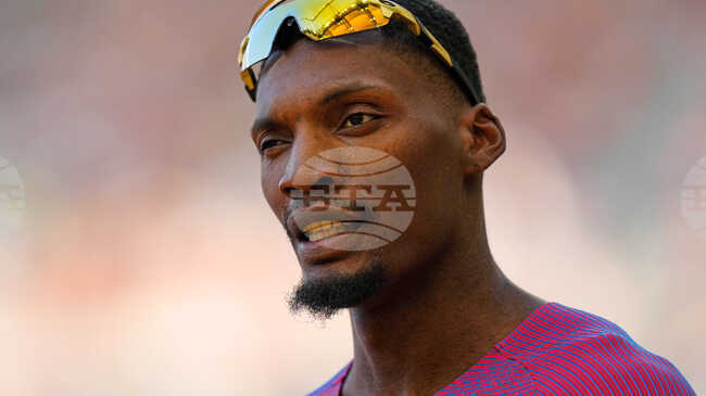 Американският спринтьор Фред Кърли е временно отстранен заради непредоставяне на информация за местонахождението му